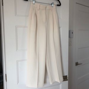 NWOT Aritzia Effortless Cropped Pants